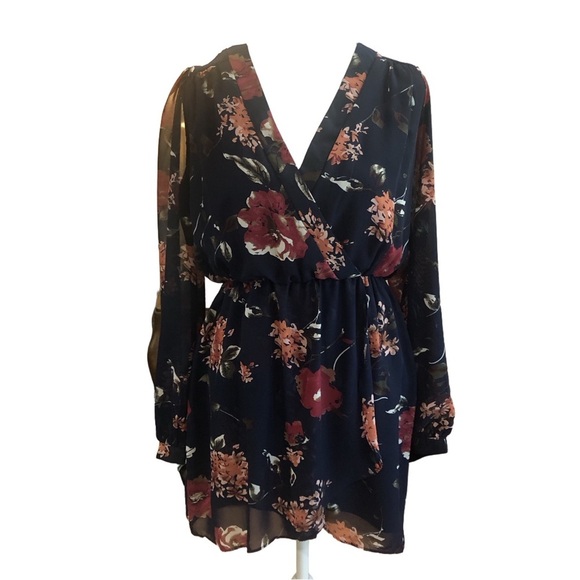 Lulu’s Size M Pretty Pretender navy blue floral dress. Wedding guest feminine - Picture 1 of 11